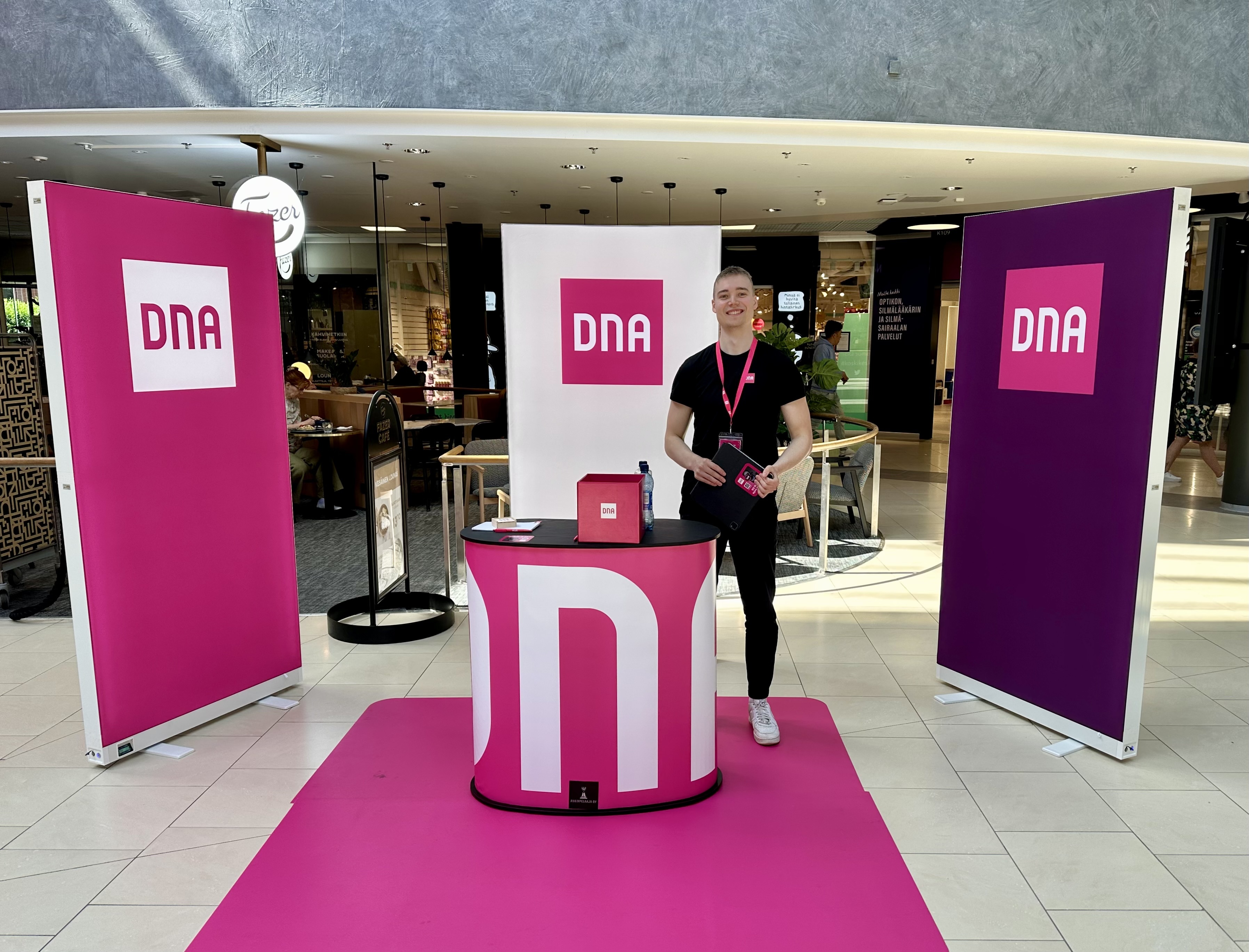 Myyjä DNA-tuotteiden myyntiin