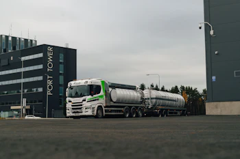 YHDISTELMÄAJONEUVONKULJETTAJA / IMU- JA PAINEAUTO